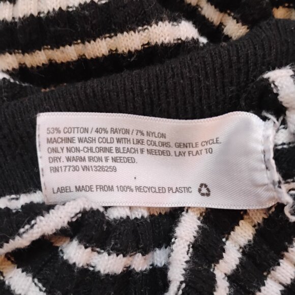 Black and White Striped Meron Sweater With Turtle neck - Picture 5 of 5